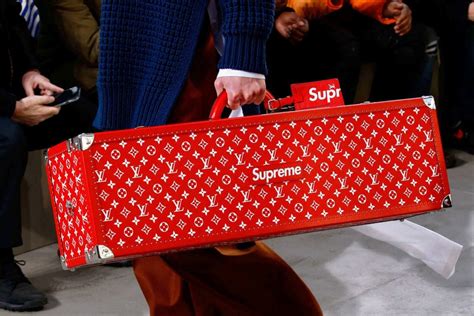 supreme louis vuitton skateboard carrier